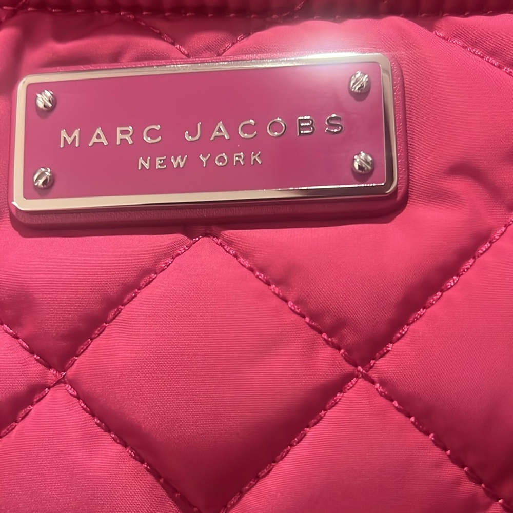 Marc Jacob’s Vibrant Pink Quilted Crossbody NWT - Picture 2 of 16